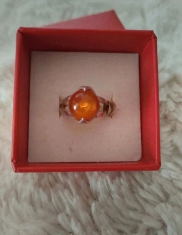 Magnifique bague Vintage en argent et pierre d'ambre griffé