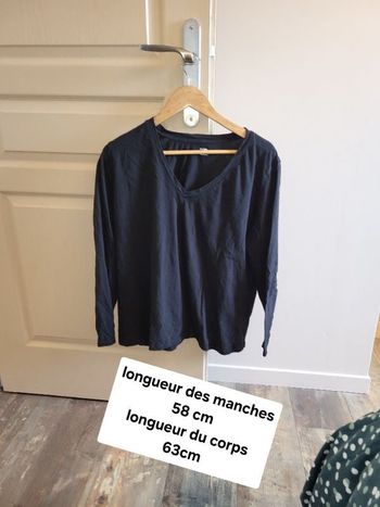 Tee-shirt col v