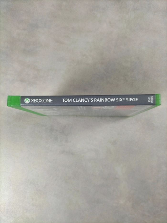 Jeu Xbox One – Tom Clancy’s Rainbow Six Siege (avec Rainbow Six Vegas 1 & 2) - photo numéro 3