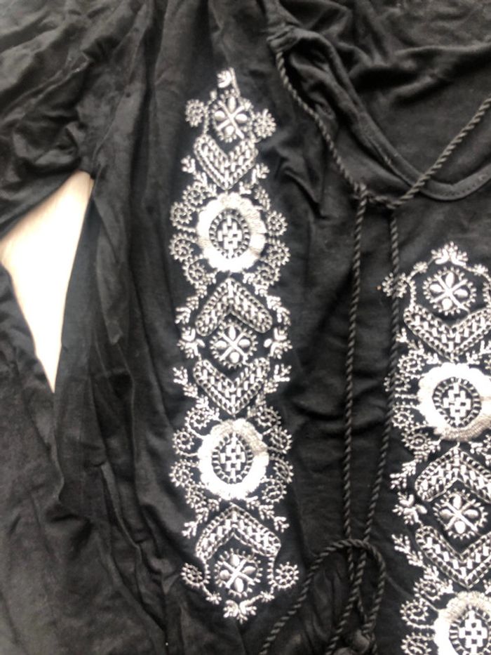 Blouse noire brodée mim taille XS style slave - photo numéro 2