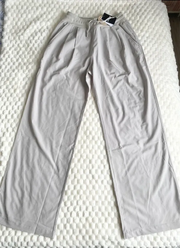 Pantalon large neuf - photo numéro 2