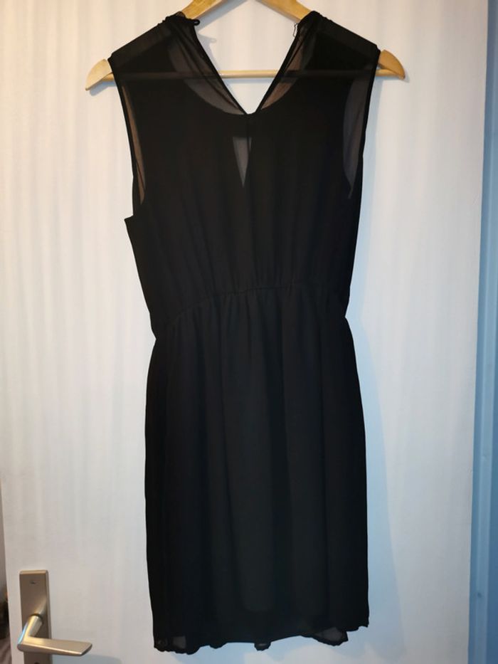 Robe noire sans manches - photo numéro 2