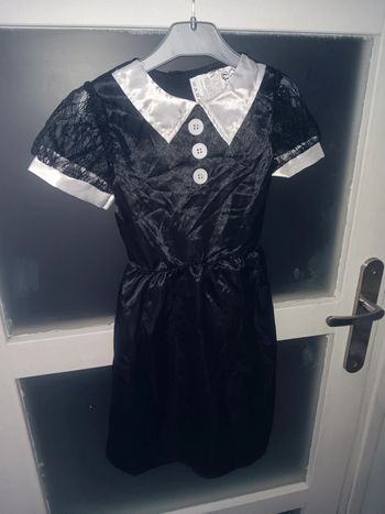 Deguisement de Mercredi 4/6 ans vintage col blanc