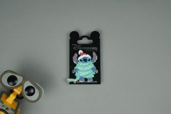 Disney - Lilo et Stitch : Pin's Stitch "Who wants snow?"