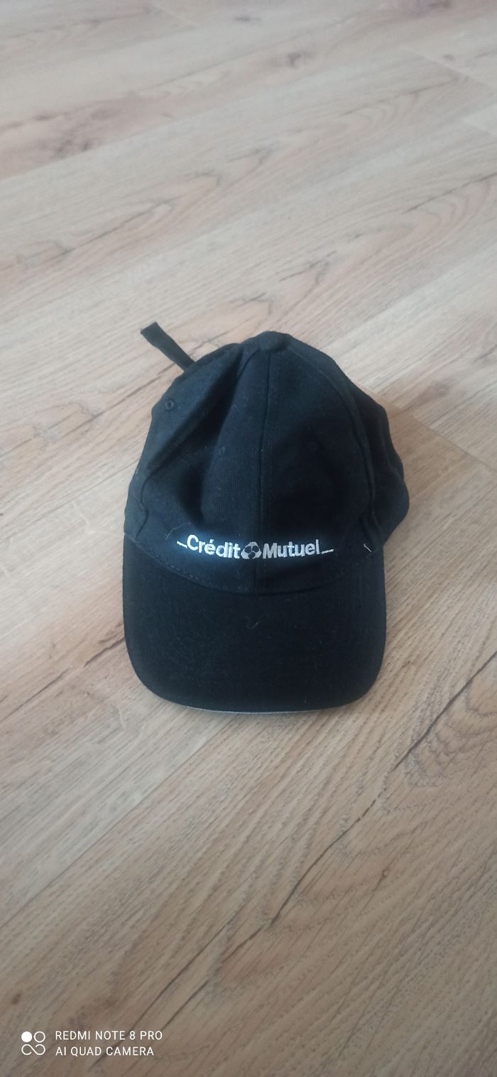 Casquette noire credit mutuel