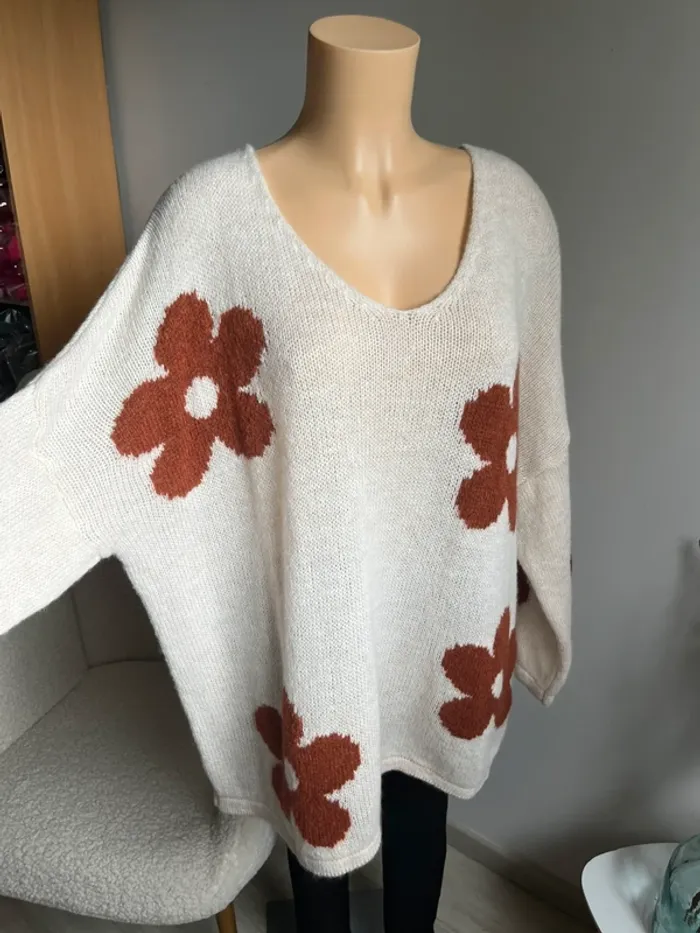 Pull avec laine et marguerites terracotta - photo numéro 4