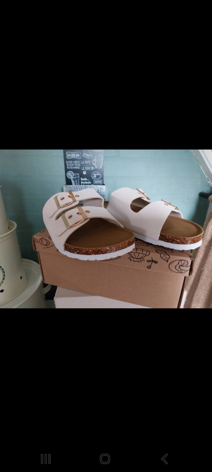 Sandales beige pointure 38 neuves