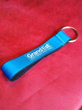 Porte-clefs avec un ruban élastique neuf jamais servi