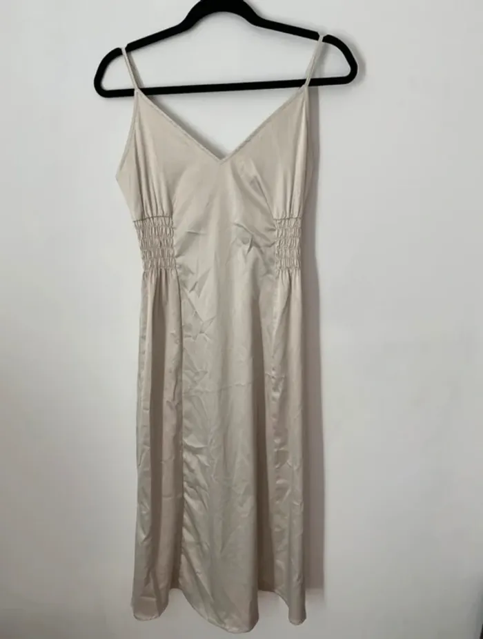 Robe longue satinée crème - photo numéro 3