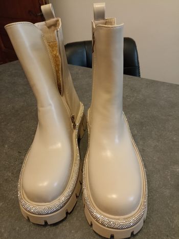 Botte avec décoration