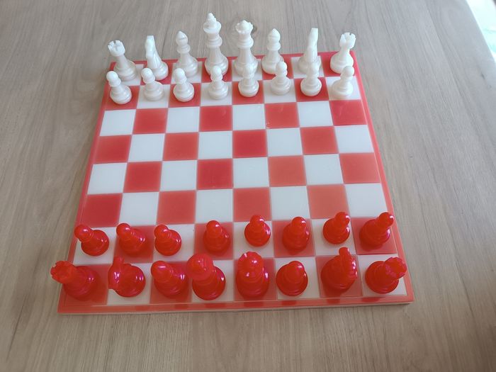 Jeu d'echec - plateau + pions rouge et blanc - photo numéro 3