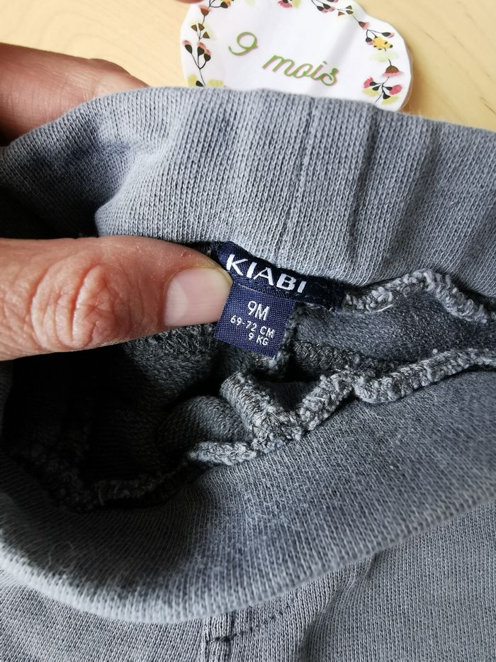Pantalon gris de jogging bébé garçon 9mois kiabi tbe - photo numéro 2