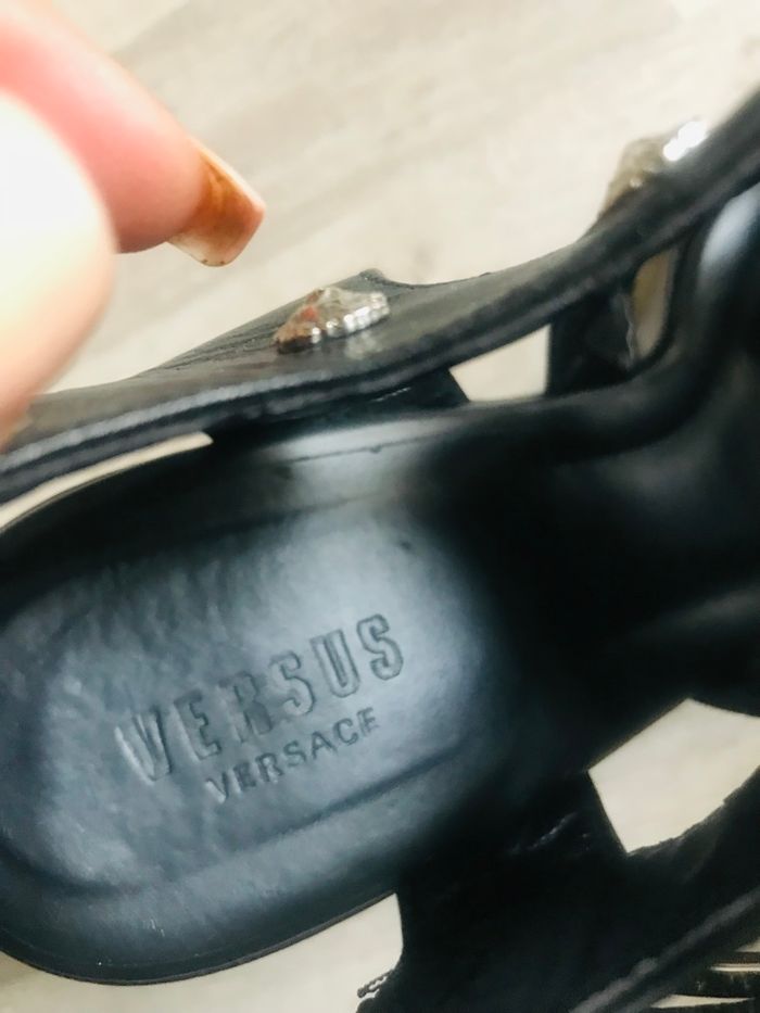 Sandales versus Versace - photo numéro 3