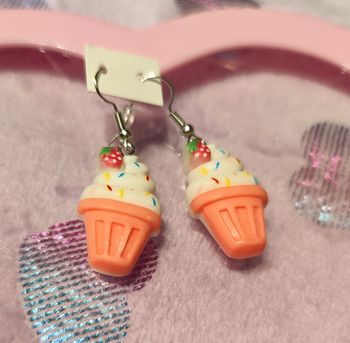 Desserts glacés en résine en boucles d'oreilles