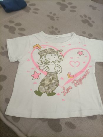 T shirt fille taille 3 ans en très bonne état