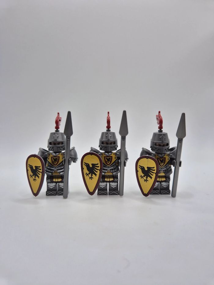 Figurines type lego 3 soldats chevaliers Corbeaux