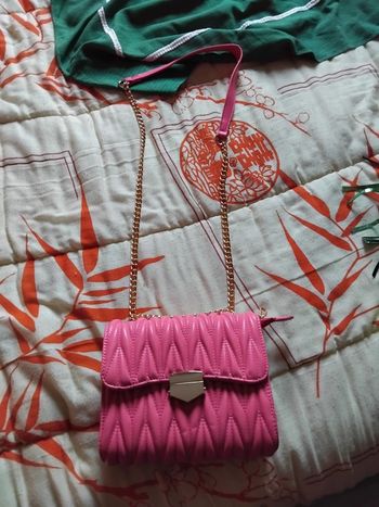 Petit sac motif en relief