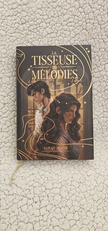 La Tisseuse de Mélodies : Tome 1 de Sarah Abassi relié avec jaspage