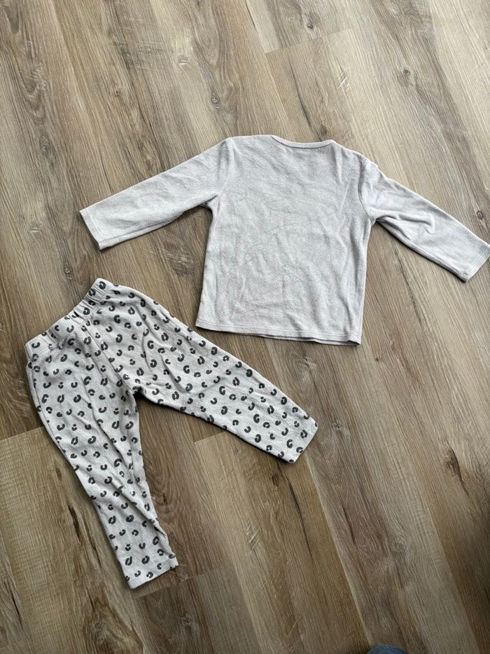 Pyjama deux pièces fille taille 36 mois - photo numéro 5