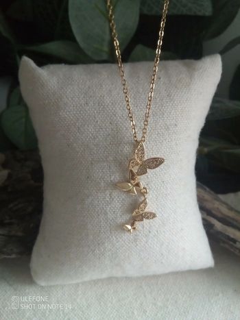 Collier cascade de papillons dorés