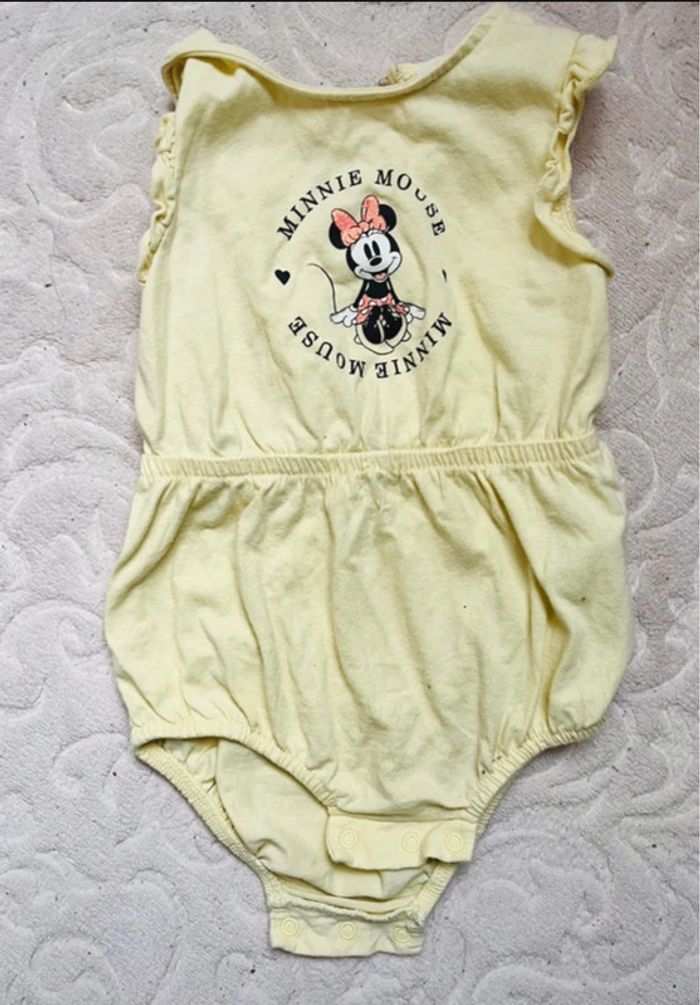 Combi short Minnie bébé fille kiabi taille 12 M