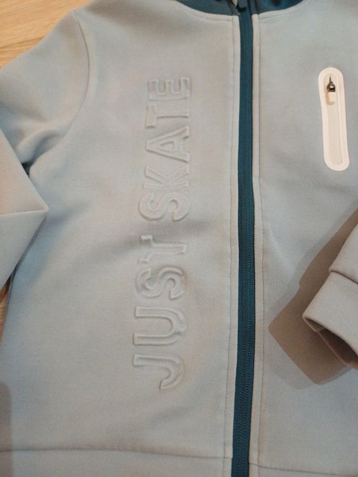 Veste à capuche 8ans - photo numéro 3