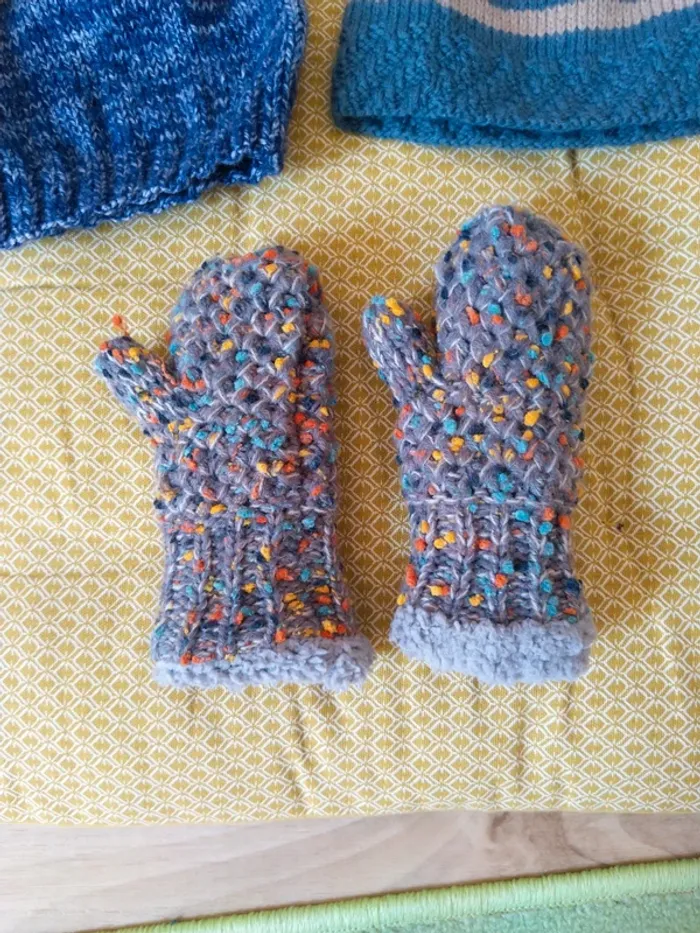 Lot bonnets et moufles taille 1-2 ans - photo numéro 4