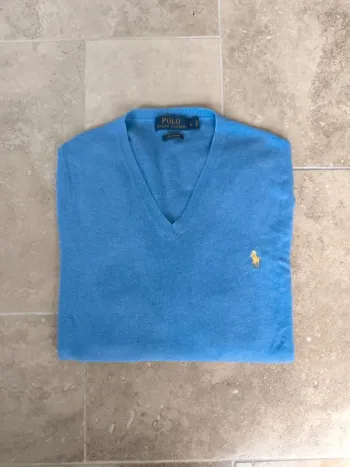 Magnifique pull col V bleu logo jaune Polo Ralph Lauren homme L une petite tâche devant