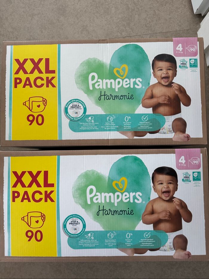 Lot de 2 cartons de couches taille 4 Pampers harmonie