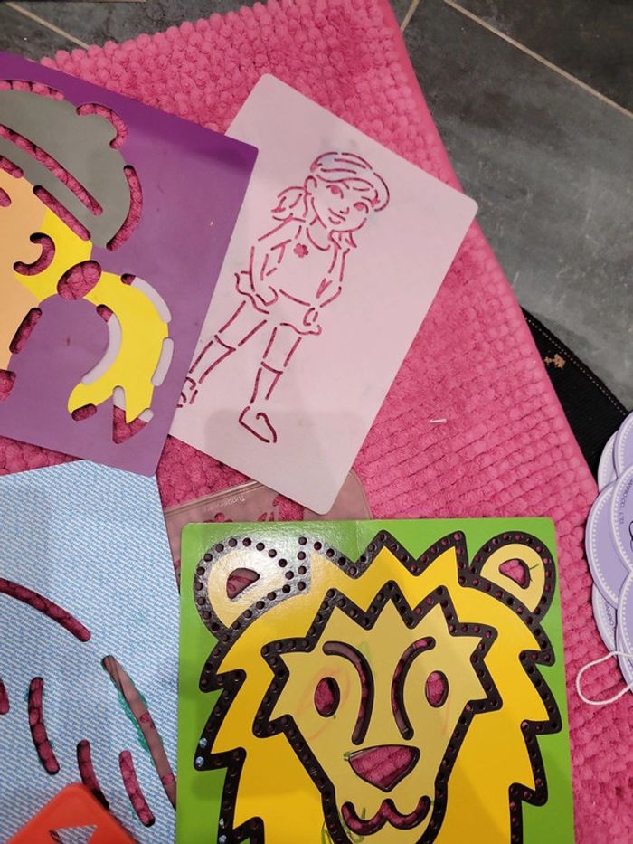 Lot de pochoirs et mandala pour dessin peinture enfant avec anniversaire et alphabet - photo numéro 11