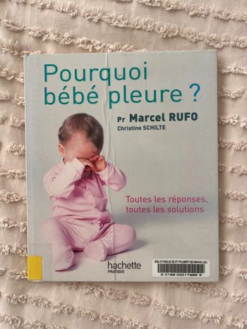 Pourquoi bébé pleure