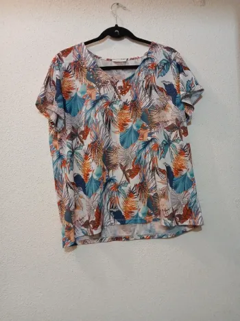 T-shirt leger fleuris multicolore " Diane laury" taille 4