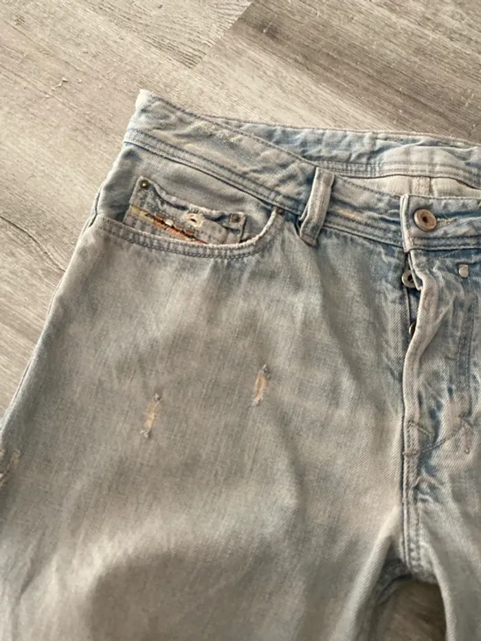 Jeans a trou Diesel taille 31/32 - photo numéro 2