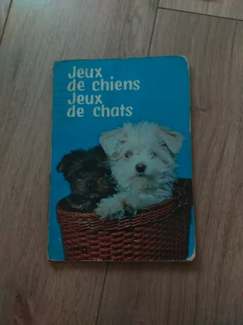 Livre vintage cartonné jeu de chiens et de chats