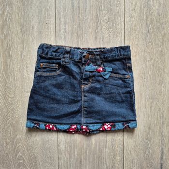 Très belle jupe en jean.Modèle : le boudoir ethnique. Fille 5 ans marque Cfk