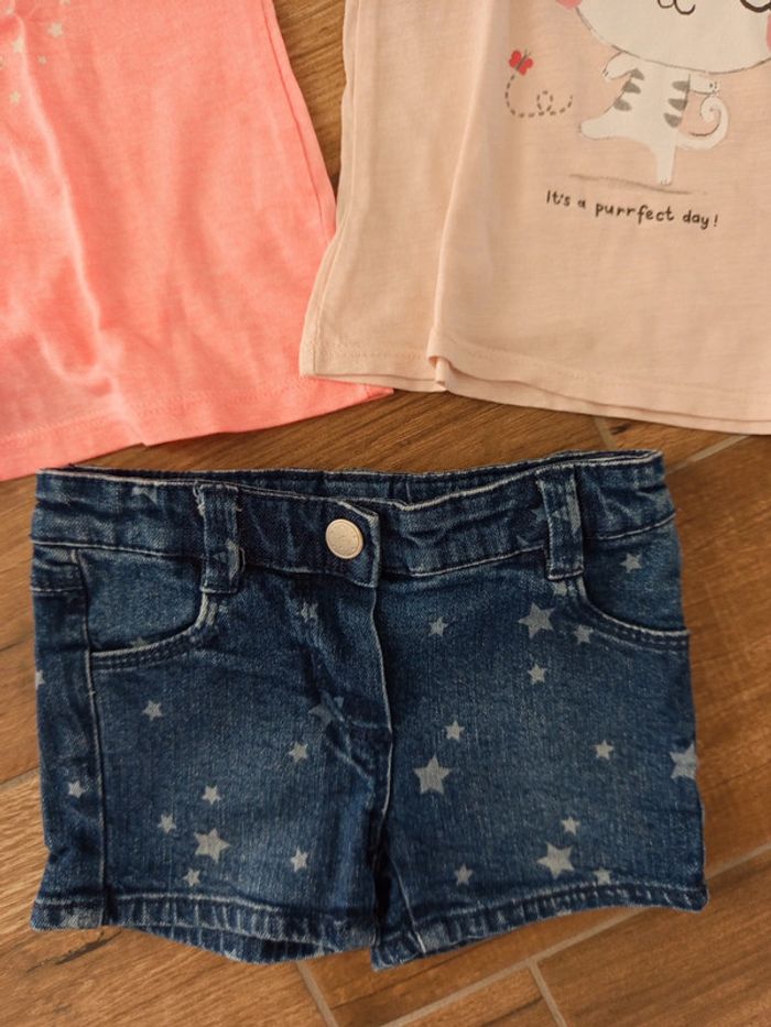 Ensemble 9/12 mois, short jean étoiles+2 tee shirts - photo numéro 2