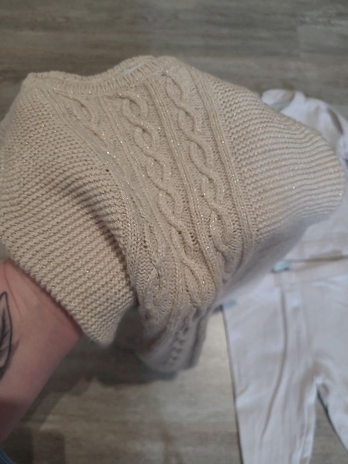 Robe en tricot avec legging blanc et tee shirt - photo numéro 2