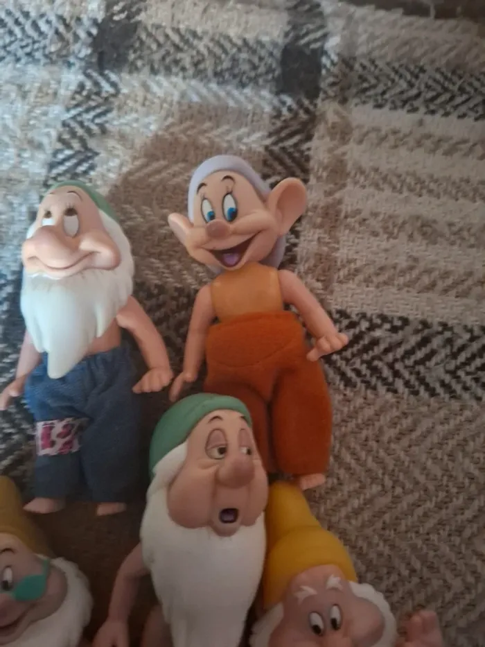 Lot de 5 nains. Blanche neige et les sept nains - photo numéro 5