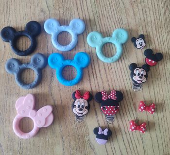Lot d'anneaux de dentition, perles et clips