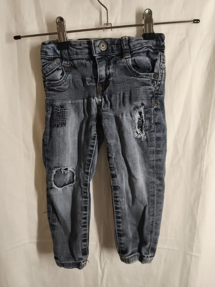 Jean a trou in Extenso