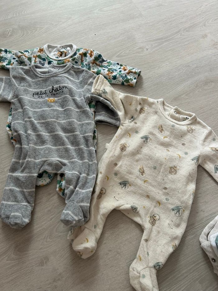 Lot pyjama 1 mois - photo numéro 6