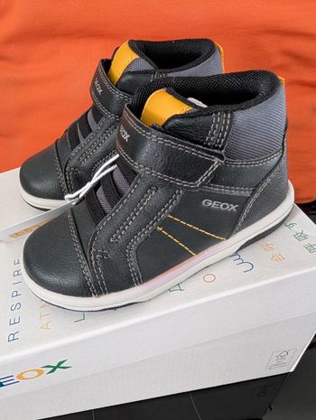 Chaussures garçon. Taille 22. Neuf, Geox 