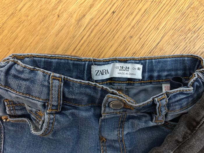 Lot 2 jeans fille 18–24 mois - photo numéro 3