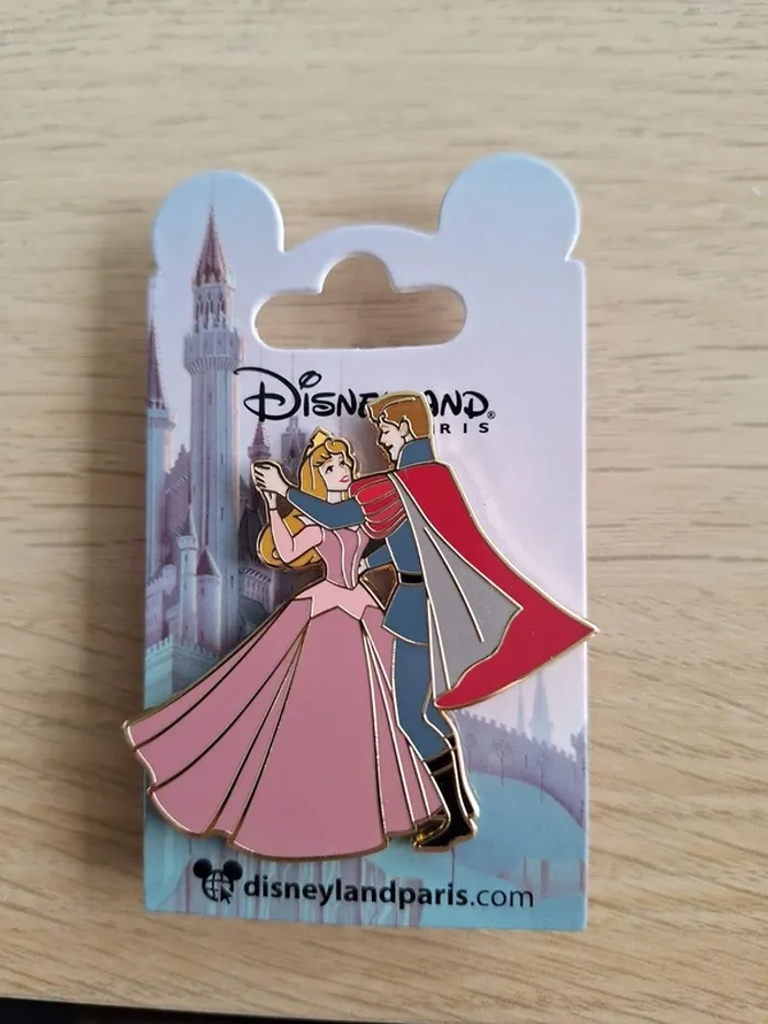 Pin's Disney Aurore et Prince Philippe La Belle au Bois Dormant - Neuf