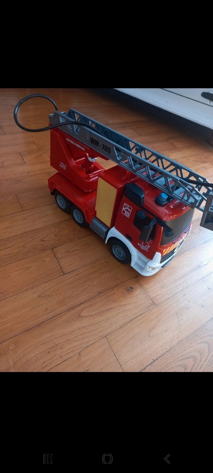 Camion lanceur d eau