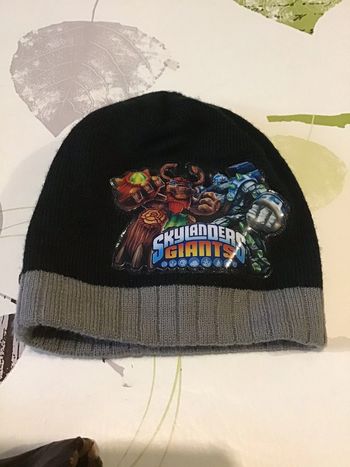 Bonnet taille unique environ 2/5 ans sous  licence Skylanders giants