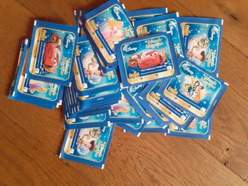 lot de 40 pochettes de cartes neuves disney