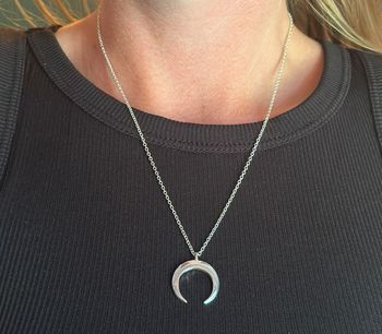 Collier en acier inoxydable argenté – Pendentif double demi-lune