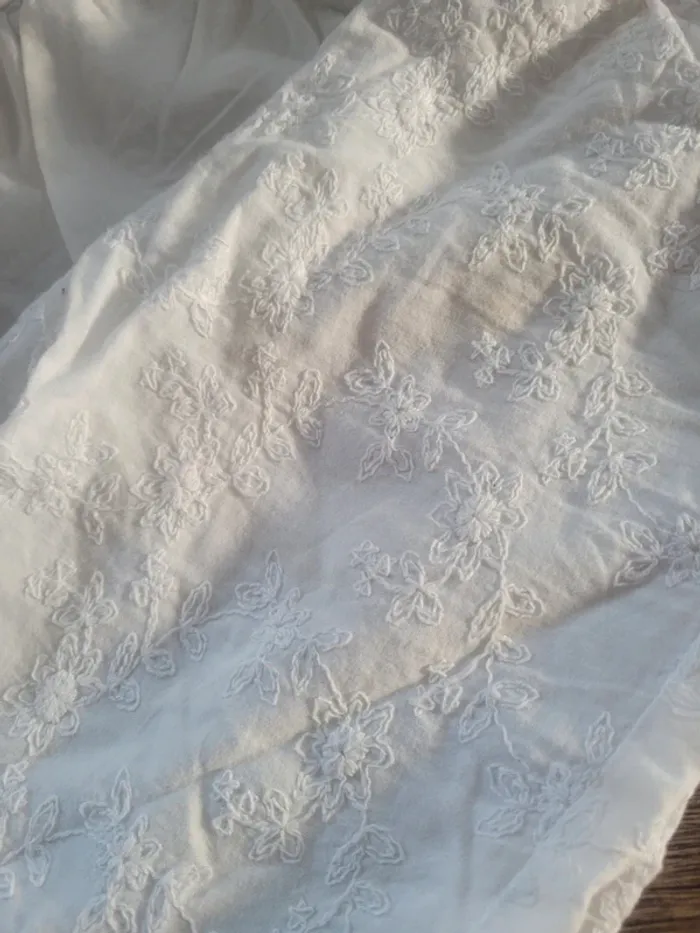 Petit ensemble blanc brodé - photo numéro 5