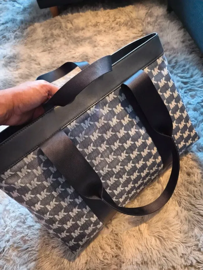 Grand cabas Michael Kors – Monogramme MK – Neuf - photo numéro 2